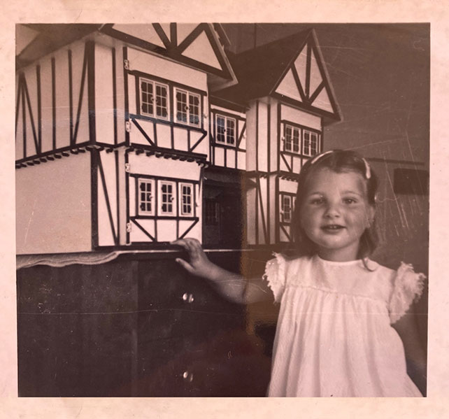 Safe door-to-door delivery of Dolls House from Doncaster UK to Illinois USA